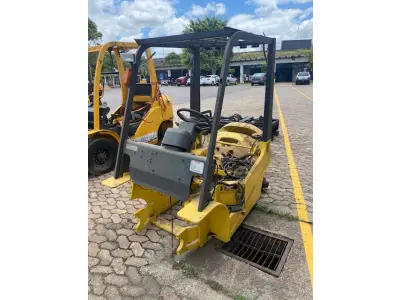 LOTE 003 - Empilhadeira TCM FG35T6