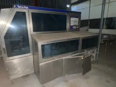 LOTE 036 - 01 Maquina de empacotar o leite Tetra Card Boar 070 V Tetra Pak