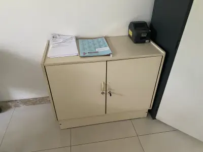 LOTE 01 - LOTE ENGLOBADO DE TODOS ITENS DO LEILÃO (OBS ESTE LOTE POSSUI PREFERENCIA SOBRE OS LOTES INDIVIDUAI) PRÉDIO COMERCIAL 506M2 EM IVOTI FORD CARGO 1519/2013 - SPRINTER 2012 - TRANSIT 2011 – IVECO 2009 – VW UP 2015 –  3 CELTAS 2015 – MÓVEIS  ETC.