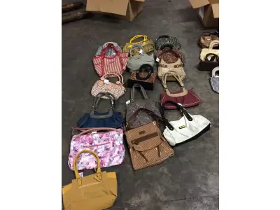 LOTE  - SAPATOS E BOLSAS FEMININOS