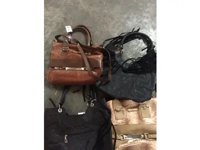LOTE  - SAPATOS E BOLSAS FEMININOS