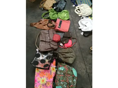 LOTE  - SAPATOS E BOLSAS FEMININOS