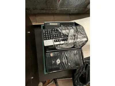 LOTE 001 - LISTAGEM GRANDE DE BENS DE LANCHERIA - PROJETOR, MESAS, CADEIRAS, FRITADEIRAS A GAS E ELETRICAS, FREEZERS, GELADEIRA, TELA, COMPUTADOR, LIXEIRA, FRIGOBAR,  FORNO CONVECTOR, CHAPA BIFETEIRA, AR CONDICIONADO SO FRENTE.