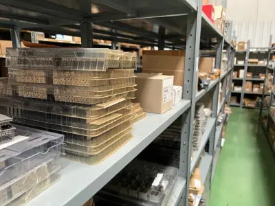 LOTE 001D - antigo lote 586 - alteramos para aparecer na primeira pagina - Estoque de produtos novos como CIRCUITOS INTEGRADOS,  filtros, indutores, transiver opticos, Spartan, Buck Regulator, Unidades Osciladores,    componentes, transistores, placas, grampos, materiais para construção dos modens, etc