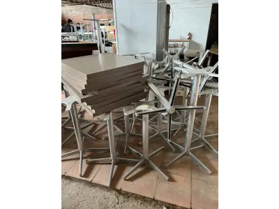 LOTE 001 - LISTAGEM GRANDE DE BENS DE LANCHERIA - PROJETOR, MESAS, CADEIRAS, FRITADEIRAS A GAS E ELETRICAS, FREEZERS, GELADEIRA, TELA, COMPUTADOR, LIXEIRA, FRIGOBAR,  FORNO CONVECTOR, CHAPA BIFETEIRA, AR CONDICIONADO SO FRENTE.