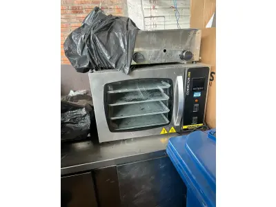 LOTE 001 - LISTAGEM GRANDE DE BENS DE LANCHERIA - PROJETOR, MESAS, CADEIRAS, FRITADEIRAS A GAS E ELETRICAS, FREEZERS, GELADEIRA, TELA, COMPUTADOR, LIXEIRA, FRIGOBAR,  FORNO CONVECTOR, CHAPA BIFETEIRA, AR CONDICIONADO SO FRENTE.
