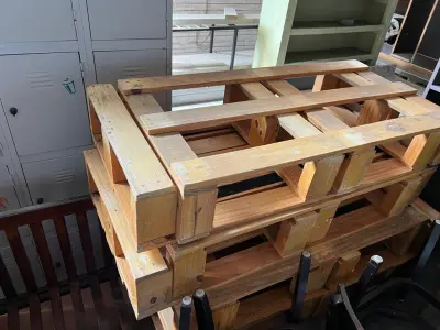 LOTE 001 - LISTAGEM GRANDE DE BENS DE LANCHERIA - PROJETOR, MESAS, CADEIRAS, FRITADEIRAS A GAS E ELETRICAS, FREEZERS, GELADEIRA, TELA, COMPUTADOR, LIXEIRA, FRIGOBAR,  FORNO CONVECTOR, CHAPA BIFETEIRA, AR CONDICIONADO SO FRENTE.