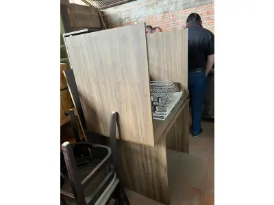 LOTE 001 - LISTAGEM GRANDE DE BENS DE LANCHERIA - PROJETOR, MESAS, CADEIRAS, FRITADEIRAS A GAS E ELETRICAS, FREEZERS, GELADEIRA, TELA, COMPUTADOR, LIXEIRA, FRIGOBAR,  FORNO CONVECTOR, CHAPA BIFETEIRA, AR CONDICIONADO SO FRENTE.