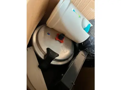 LOTE 001 - LISTAGEM GRANDE DE BENS DE LANCHERIA - PROJETOR, MESAS, CADEIRAS, FRITADEIRAS A GAS E ELETRICAS, FREEZERS, GELADEIRA, TELA, COMPUTADOR, LIXEIRA, FRIGOBAR,  FORNO CONVECTOR, CHAPA BIFETEIRA, AR CONDICIONADO SO FRENTE.