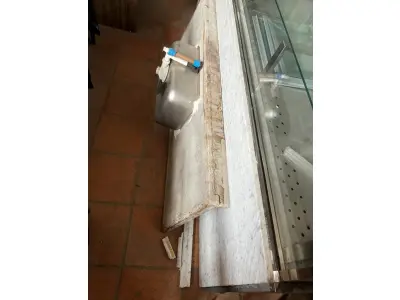 LOTE 001 - LISTAGEM GRANDE DE BENS DE LANCHERIA - PROJETOR, MESAS, CADEIRAS, FRITADEIRAS A GAS E ELETRICAS, FREEZERS, GELADEIRA, TELA, COMPUTADOR, LIXEIRA, FRIGOBAR,  FORNO CONVECTOR, CHAPA BIFETEIRA, AR CONDICIONADO SO FRENTE.