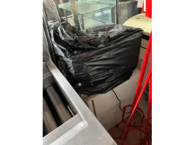 LOTE 001 - LISTAGEM GRANDE DE BENS DE LANCHERIA - PROJETOR, MESAS, CADEIRAS, FRITADEIRAS A GAS E ELETRICAS, FREEZERS, GELADEIRA, TELA, COMPUTADOR, LIXEIRA, FRIGOBAR,  FORNO CONVECTOR, CHAPA BIFETEIRA, AR CONDICIONADO SO FRENTE.