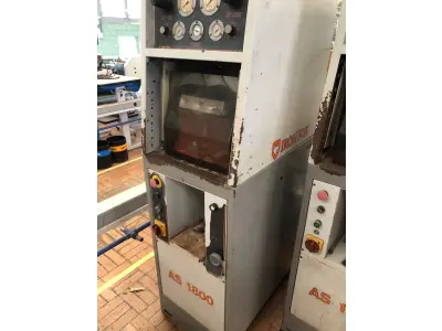 LOTE 300 - Prensa boca de sapo Iron fox AS1800