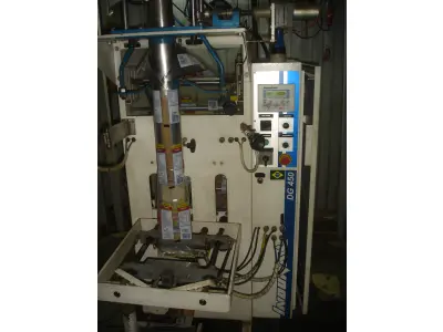 LOTE 029 - uma empacotadeira automática Indumak DG450 com silo grande num 2