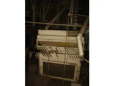 LOTE 040 - sistema de preparação de feijão com moega pequena tipo bacia, elevadores, desbastadoras, filtragem, secagem, com mesa vibratória e classificação de grãos
