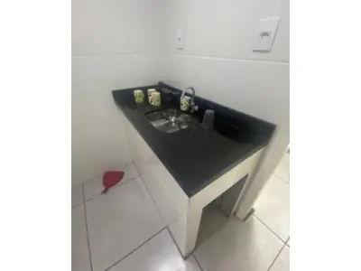 LOTE 042 - 1 tampo em pia de mármore negro