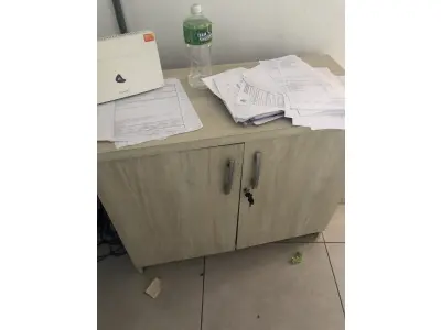 LOTE 012 - 1 armário pequeno