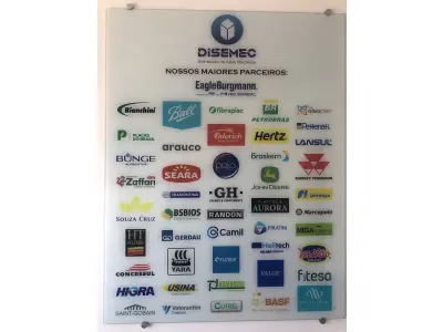 LOTE 005 - 1 folha de vidro sob medida adesivado