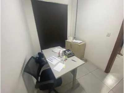 LOTE 012 - 1 armário pequeno