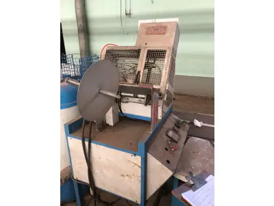 LOTE 002 - LOTE ENGLOBADO DE MAQUINAS E MÓVEIS SOMENTE NO PAVILHÃO DA ESQUINA