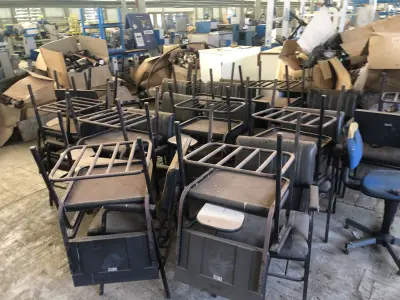 LOTE 002 - LOTE ENGLOBADO DE MAQUINAS E MÓVEIS SOMENTE NO PAVILHÃO DA ESQUINA