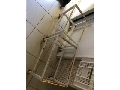 LOTE 244 - CARRINHO ALTO P/ CAIXA PLÁSTICA