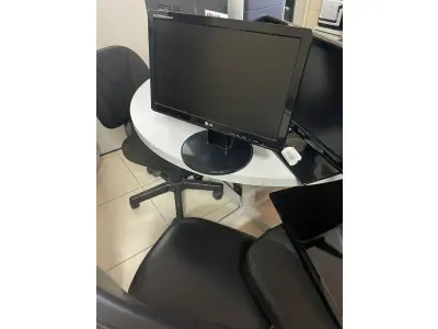 LOTE 170 - 4 MONITORES 16"