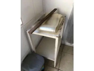 LOTE 249 - MESINHA DE AÇO, BRANCO
