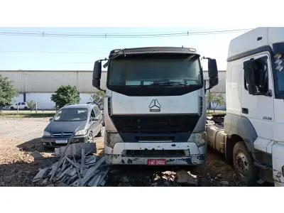 LOTE 001 - Sinotruck,Howo 380 A7 4x2 2p fab/mod 2012/2012