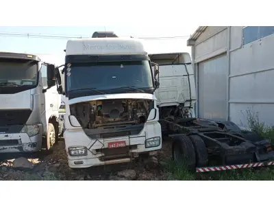 LOTE 006 - Mercedes Benz Axor 2536 S/LS 6x2 2p, fab/mod 2015/2016
