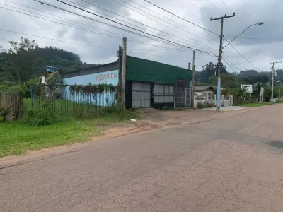 LOTE 000 - prédio de alvenaria  número 896(892) da Estrada Benjamin Almayer.