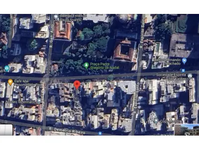 LOTE 000 - O prédio de três pavimentos, em alvenaria, com 224,28m², sob o nº 653 da Rua Coronel Fernando Machado
