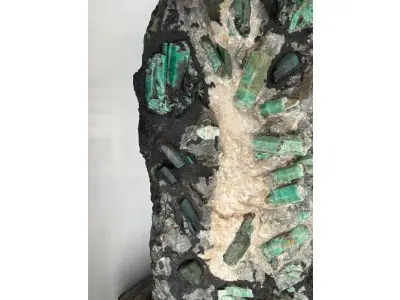 LOTE 001 - CANGA DE ESMERALDA COM 225 KG "CORAÇÃO DA BAHIA" COM LAUDO E DOCUMENTOS