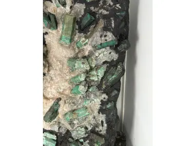 LOTE 001 - CANGA DE ESMERALDA COM 225 KG "CORAÇÃO DA BAHIA" COM LAUDO E DOCUMENTOS