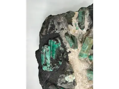 LOTE 001 - CANGA DE ESMERALDA COM 225 KG "CORAÇÃO DA BAHIA" COM LAUDO E DOCUMENTOS