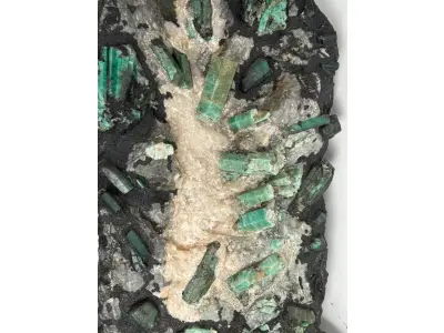 LOTE 001 - CANGA DE ESMERALDA COM 225 KG "CORAÇÃO DA BAHIA" COM LAUDO E DOCUMENTOS