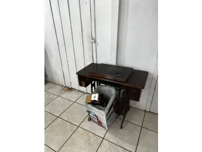 LOTE 000 - Máquinas costura (overlock Jack, plana, overlock antiga, plana Lumak, plana Lanmax, over vermelha) BENS EM  PRESIDENTE GETULIO - SC