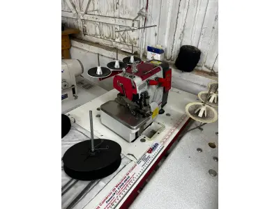 LOTE 000 - Máquinas costura (overlock Jack, plana, overlock antiga, plana Lumak, plana Lanmax, over vermelha) BENS EM  PRESIDENTE GETULIO - SC