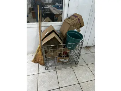 LOTE 000 - Máquinas costura (overlock Jack, plana, overlock antiga, plana Lumak, plana Lanmax, over vermelha) BENS EM  PRESIDENTE GETULIO - SC