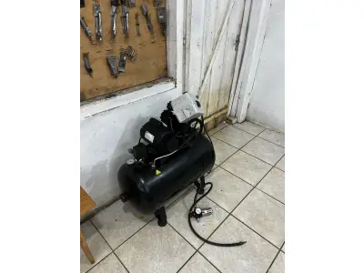 LOTE 000 - Máquinas costura (overlock Jack, plana, overlock antiga, plana Lumak, plana Lanmax, over vermelha) BENS EM  PRESIDENTE GETULIO - SC