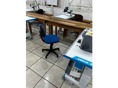 LOTE 000 - Máquinas costura (overlock Jack, plana, overlock antiga, plana Lumak, plana Lanmax, over vermelha) BENS EM  PRESIDENTE GETULIO - SC