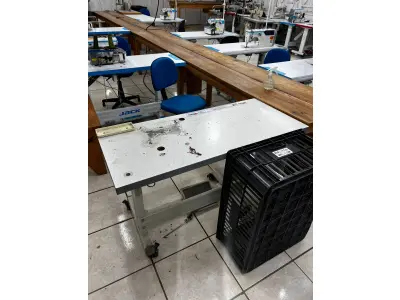 LOTE 000 - Máquinas costura (overlock Jack, plana, overlock antiga, plana Lumak, plana Lanmax, over vermelha) BENS EM  PRESIDENTE GETULIO - SC