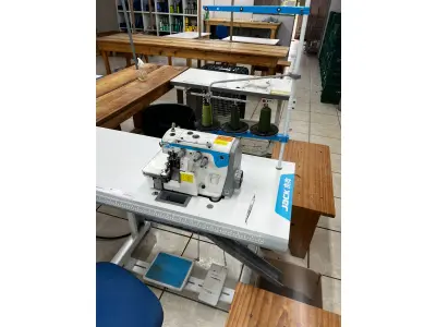 LOTE 000 - Máquinas costura (overlock Jack, plana, overlock antiga, plana Lumak, plana Lanmax, over vermelha) BENS EM  PRESIDENTE GETULIO - SC