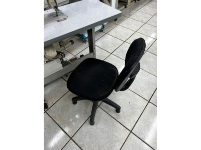 LOTE 000 - Máquinas costura (overlock Jack, plana, overlock antiga, plana Lumak, plana Lanmax, over vermelha) BENS EM  PRESIDENTE GETULIO - SC
