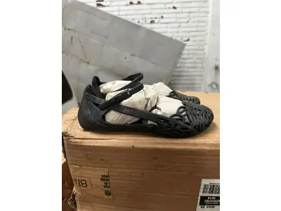 LOTE 000 - 480 pares de sandálias de plástico