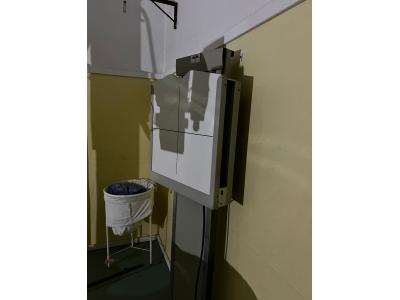 LOTE 014 - 01 APARELHO DE RAIO X DO TORAX, 01 SUPORTE MÓVEL PARA SACO HOSPITALAR