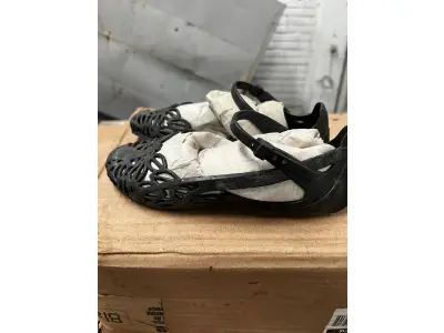 LOTE 000 - 480 pares de sandálias de plástico