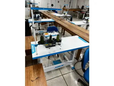 LOTE 000 - Máquinas costura (overlock Jack, plana, overlock antiga, plana Lumak, plana Lanmax, over vermelha) BENS EM  PRESIDENTE GETULIO - SC