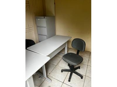LOTE 000 - Máquinas costura (overlock Jack, plana, overlock antiga, plana Lumak, plana Lanmax, over vermelha) BENS EM  PRESIDENTE GETULIO - SC