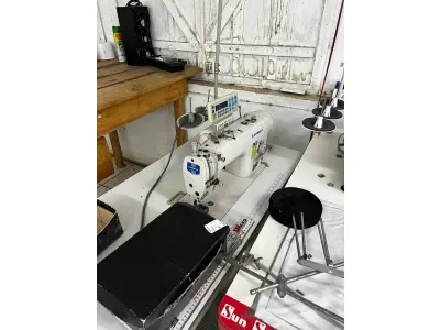 LOTE 000 - Máquinas costura (overlock Jack, plana, overlock antiga, plana Lumak, plana Lanmax, over vermelha) BENS EM  PRESIDENTE GETULIO - SC