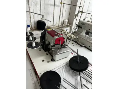 LOTE 000 - Máquinas costura (overlock Jack, plana, overlock antiga, plana Lumak, plana Lanmax, over vermelha) BENS EM  PRESIDENTE GETULIO - SC